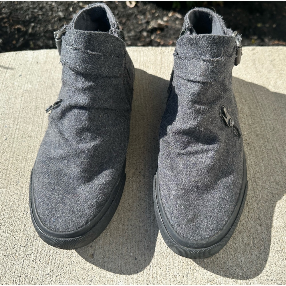 Blowfish, mid top shoe/sneaker, women’s size 7, gray